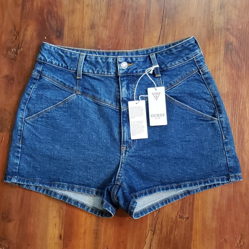 GUESS Yoke Mom Shorts